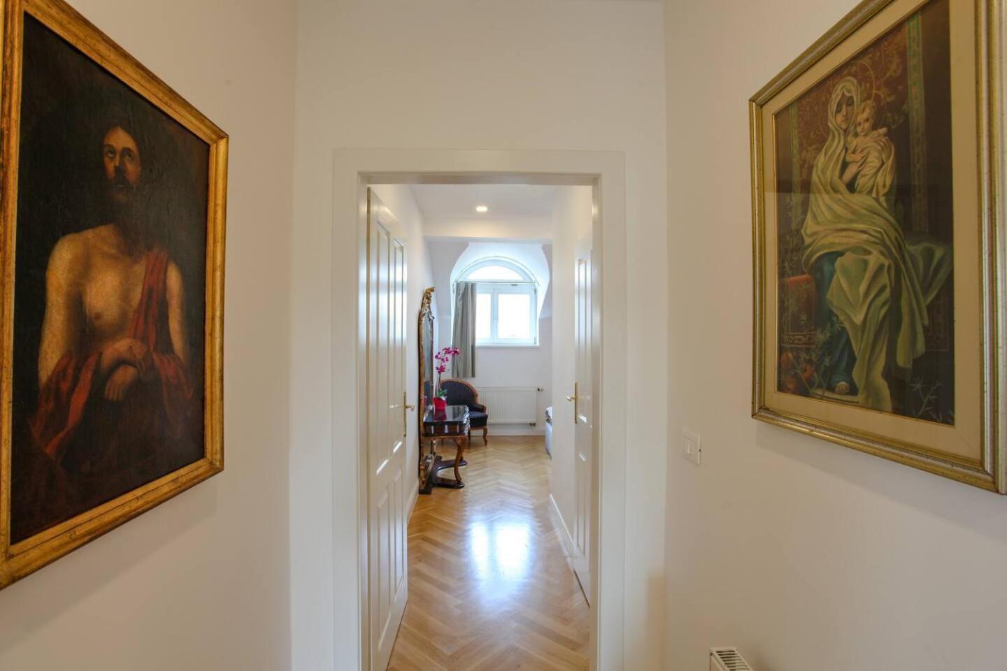 Apartment Charles Bridge Unique Maisonette