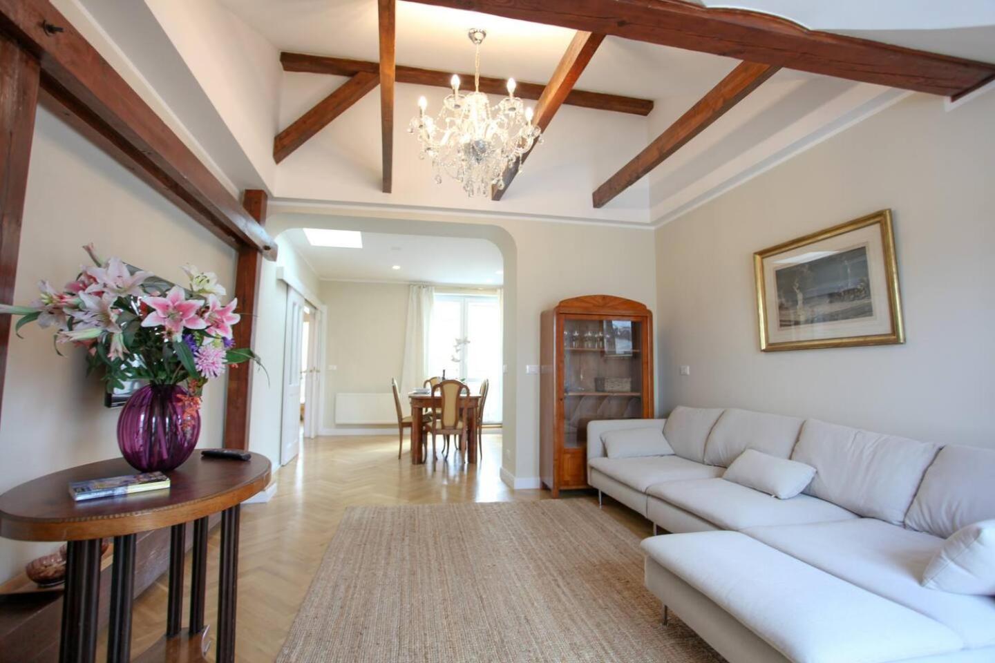 Charles Bridge Unique Maisonette Apartment *