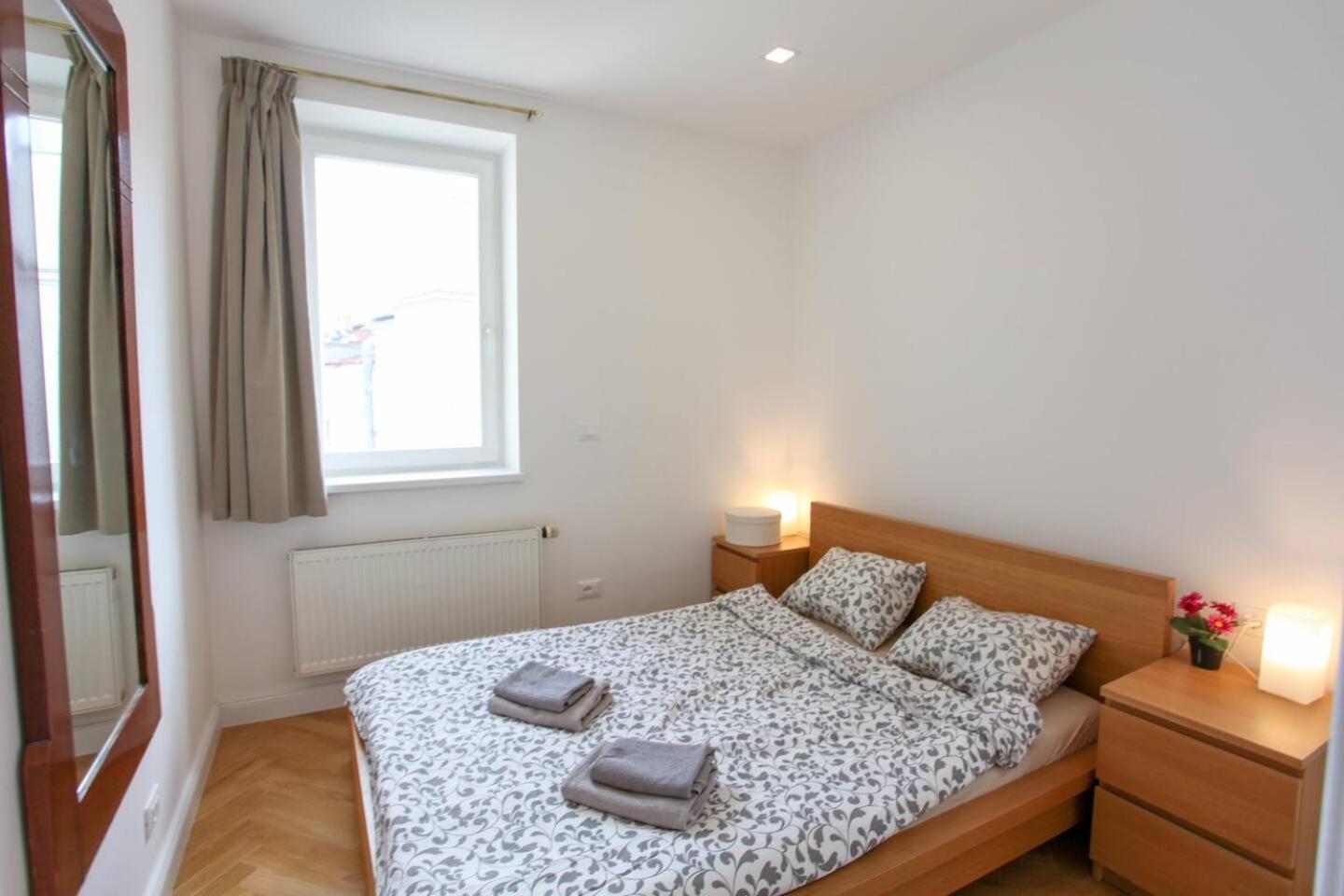 Charles Bridge Unique Maisonette Apartment Prag