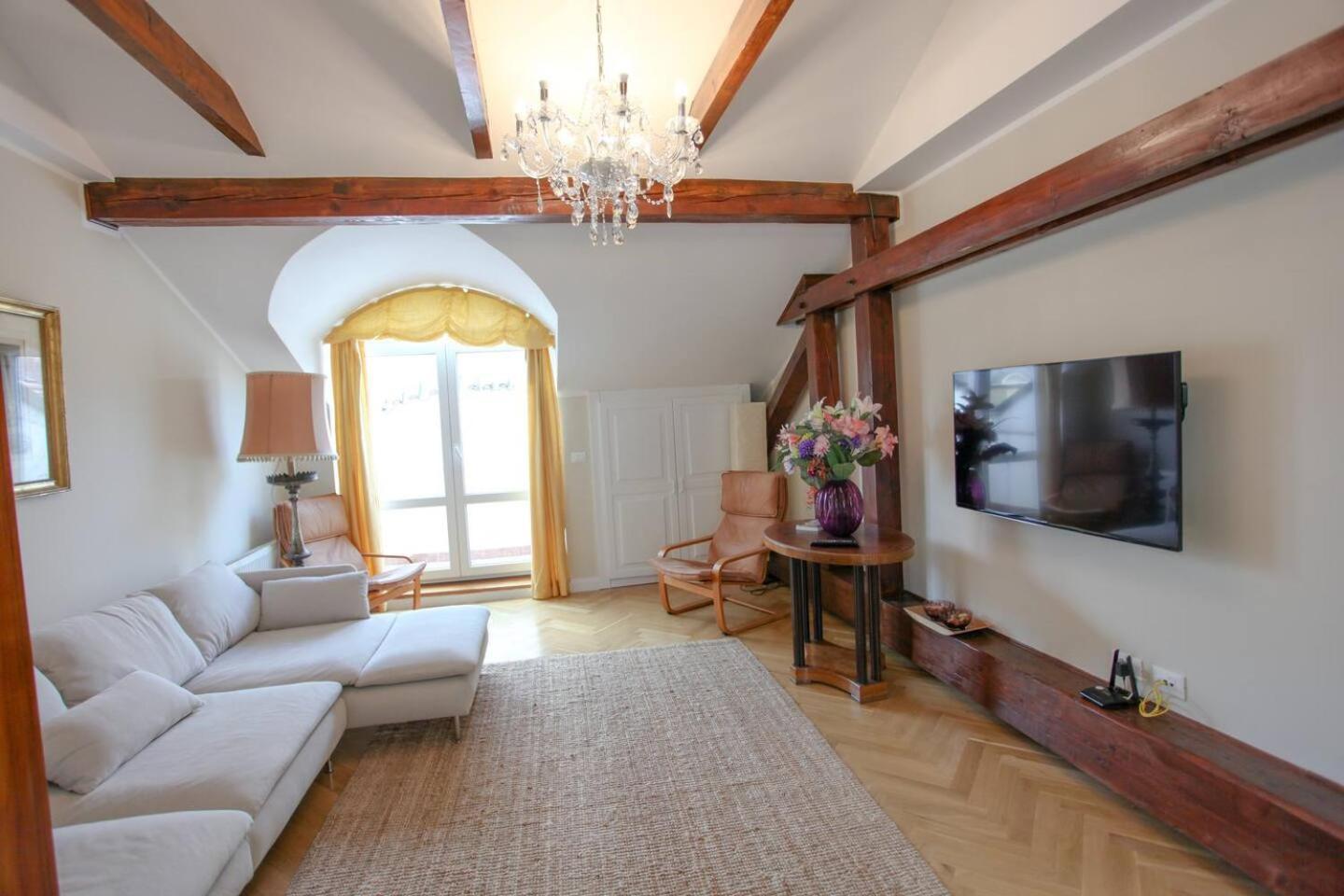 Charles Bridge Unique Maisonette *